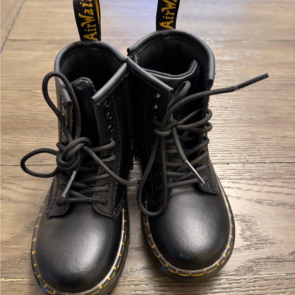 Dr. Martens Kids Zavala lace up boots